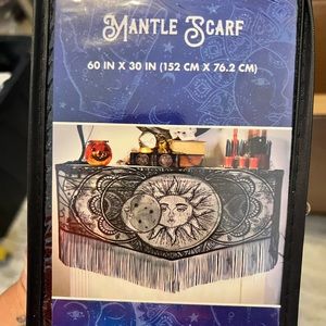 Tarot mantle scarf
